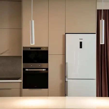 Amada - Spacious & Modern Apartment, By Zantewize Apartament
