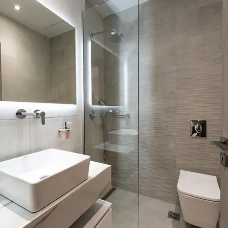 Amada - Spacious & Modern Apartment, By Zantewize