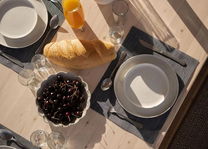 Amada - Spacious & Modern Apartment, By Zantewize