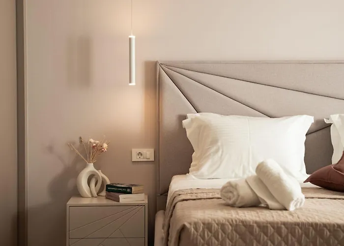 Amada - Spacious & Modern Apartment, By Zantewize *