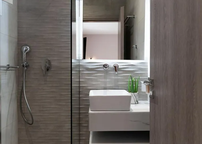 Amada - Spacious & Modern Apartment, By Zantewize *