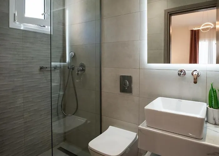 Amada - Spacious & Modern Apartment, By Zantewize Apartmán *