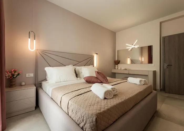 Amada - Spacious & Modern Apartment, By Zantewize