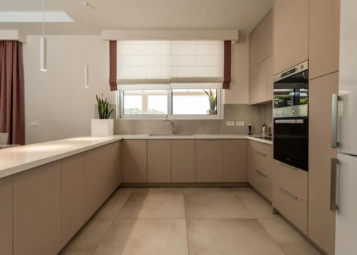 Amada - Spacious & Modern Apartment, By Zantewize