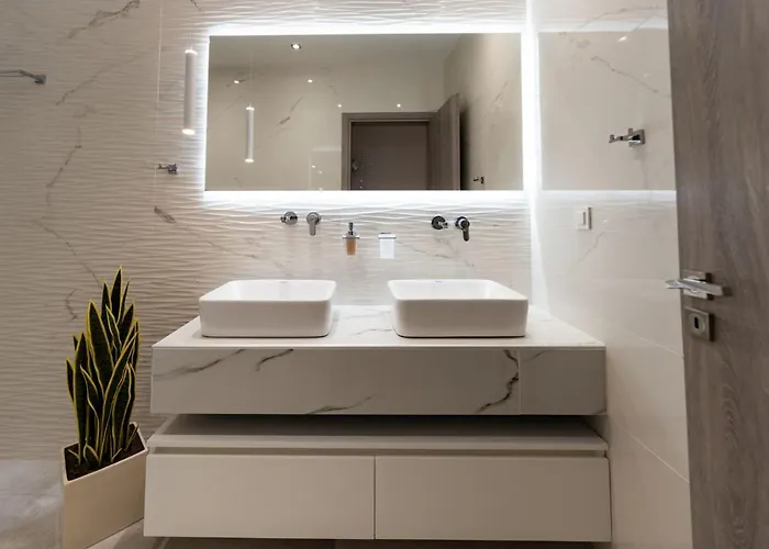 Amada - Spacious & Modern Apartment, By Zantewize Apartmán *