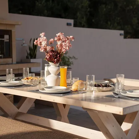 Amada - Spacious & Modern Apartment, By Zantewize *