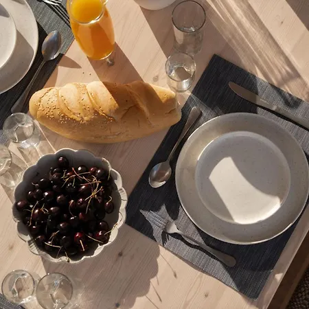 Amada - Spacious & Modern Apartment, By Zantewize