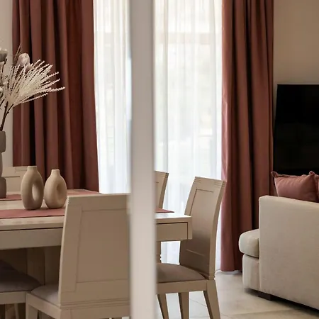 Amada - Spacious & Modern Apartment, By Zantewize