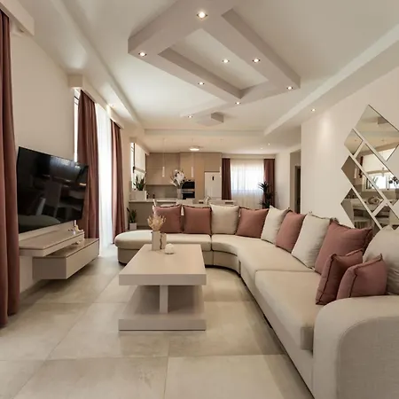 Amada - Spacious & Modern Apartment, By Zantewize