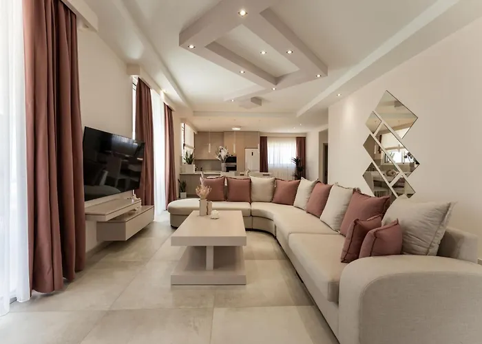 Amada - Spacious & Modern Apartment, By Zantewize